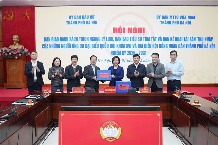 Thành phố Hà Nội bàn giao hồ sơ ứng cử đại biểu Quốc hội khóa XVI và đại biểu HĐND thành phố nhiệm kỳ 2026-2031