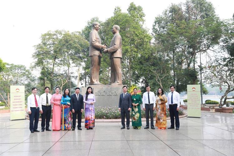 Hà Nội: cán bộ Mặt trận học tập, làm theo tấm gương Bác Hồ - Bác Tôn