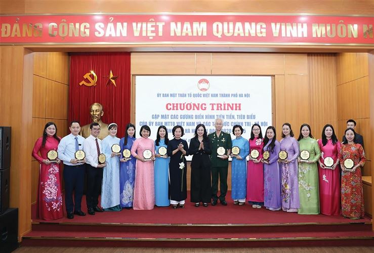 Chào mừng Đại hội Đảng bộ thành phố Hà Nội lần thứ XVIII, nhiệm kỳ 2025 - 2030: Thi đua xây dựng Thủ đô văn minh, hiện đại