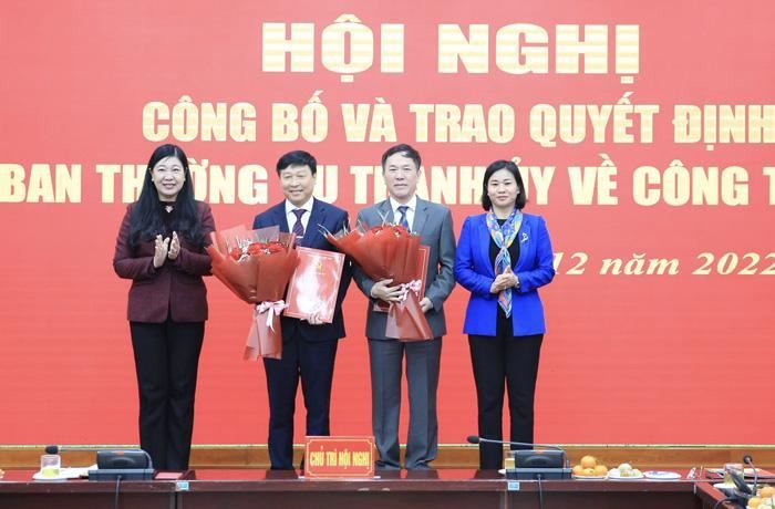 Lãnh đạo TP Hà Nội trao các quyết định về công tác cán bộ