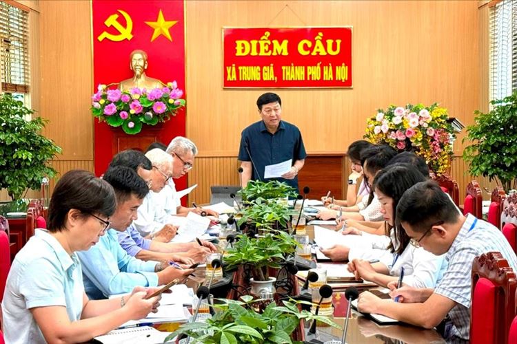 Giám sát hoạt động về vận hành mô hình chính quyền địa phương hai cấp tại xã Trung Giã