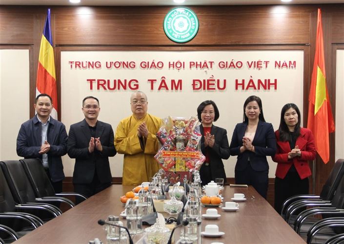 Chủ tịch Ủy ban MTTQ Việt Nam thành phố Hà Nội Bùi Huyền Mai thăm, chúc Tết các tổ chức tôn giáo