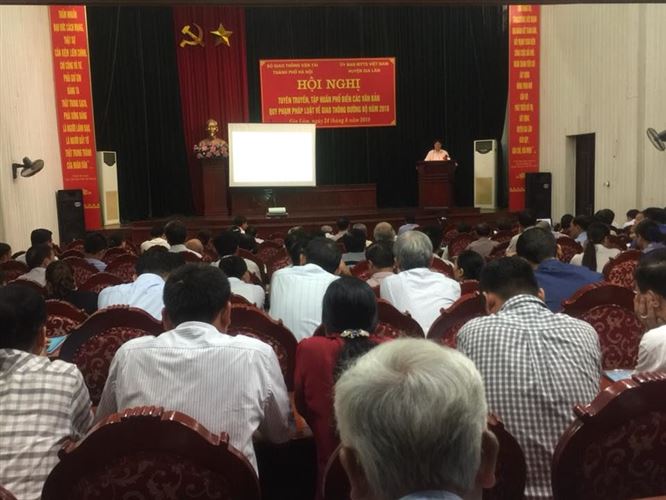 Ủy ban MTTQ Việt Nam huyện Gia Lâm phối hợp tổ chức tuyên truyền Luật giao thông đường bộ