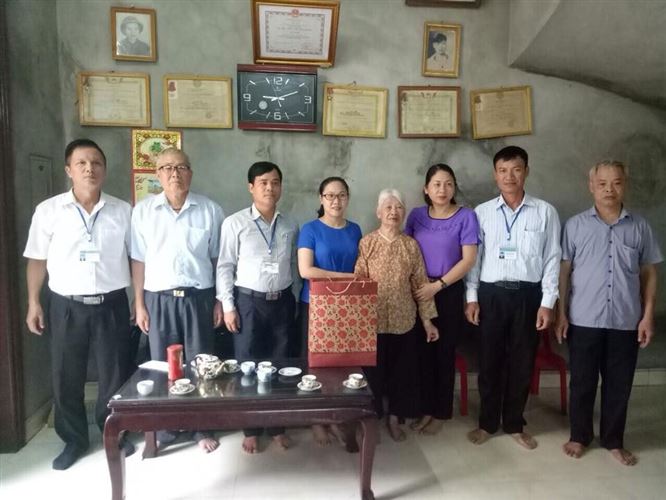 Ủy ban MTTQ Việt Nam huyện Gia Lâm tổ chức thăm, tặng quà dịp 2/9
