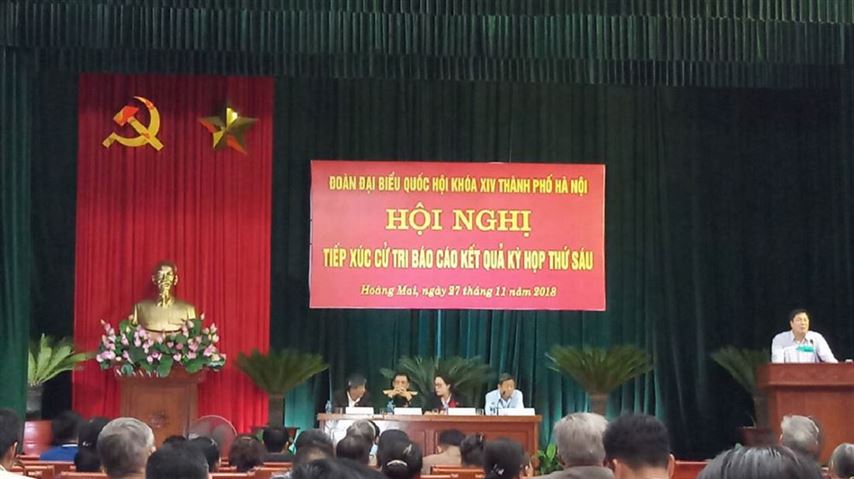 Đại biểu Quốc hội TP Hà Nội tiếp xúc với  các đại biểu đại diện cử tri của quận Hoàng Mai báo cáo kết quả kỳ họp thứ Sáu