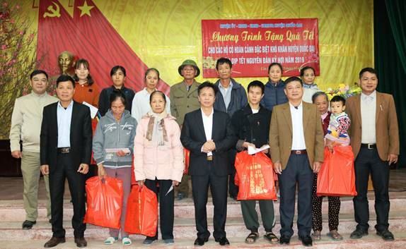 Ủy ban MTTQ Việt Nam huyện Quốc Oai chăm lo Tết cho hộ nghèo, hộ cận nghèo