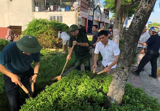 Ủy ban MTTQ Việt Nam quận Long Biên phối hợp ra quân đợt cao điểm phòng chống dịch bệnh năm 2019