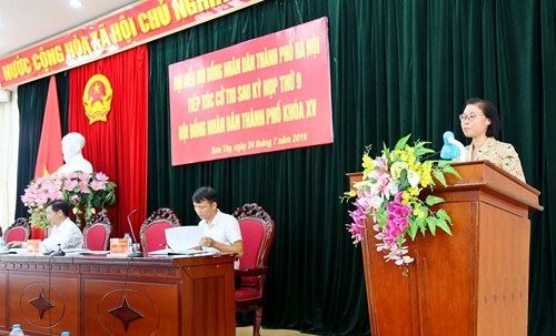HĐND TP Hà Nội tiếp xúc cử tri thị xã Sơn Tây sau kỳ họp thứ 9.