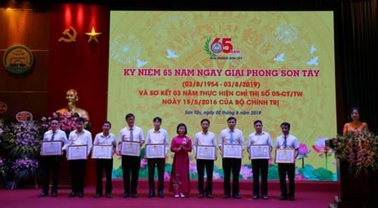 Sơn Tây tổ chức kỷ niệm 65 năm ngày giải phóng và sơ kết 3 năm thực hiện Chỉ thị 05-CT/TW của Bộ Chính trị.