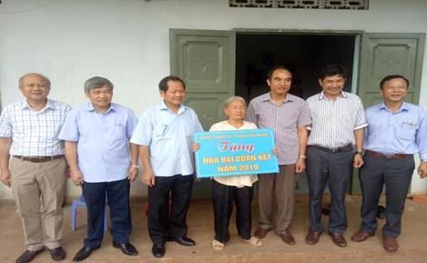Huyện Thanh Trì hỗ trợ sửa chữa, bàn giao nhà Văn hóa và 2 nhà Đại đoàn kết tại xã Đông Thanh, huyện Lâm Hà, tỉnh Lâm Đồng
