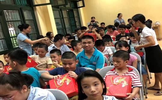 Huyện Thanh Trì Tặng quà trẻ em khuyết tật  nhân dịp Tết Trung thu