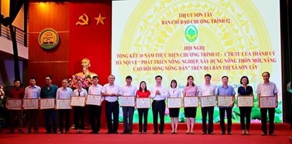 Thị xã Sơn Tây tổng kết 10 thực hiện chương trình 02-Ctr/TU của Thành ủy Hà Nội.