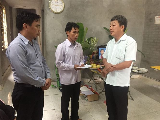 Ủy ban MTTQ Việt Nam huyện Mỹ Đức thăm hỏi gia đình nạn nhân bị điện giật tại xã Tuy Lai