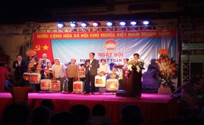 Đồng chí Phó Chủ tịch UBND TP Nguyễn Doãn Toản dự Ngày hội đại đoàn kết toàn dân tộc tại huyện Phúc Thọ