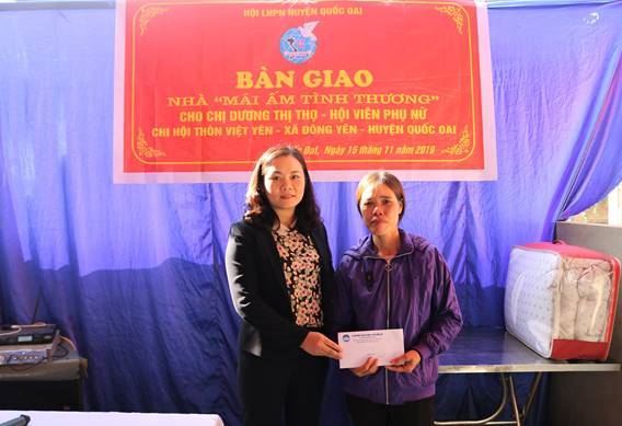 Ủy ban MTTQ Việt Nam huyện Quốc Oai hỗ trợ xây nhà “Mái ấm tình thương” cho hội viên phụ nữ xã Đông Yên