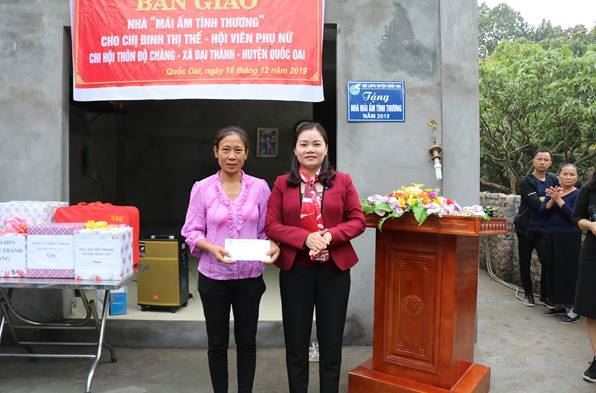 Huyện Quốc Oai hỗ trợ xây 02 nhà “Mái ấm tình thương” cho hội viên phụ nữ