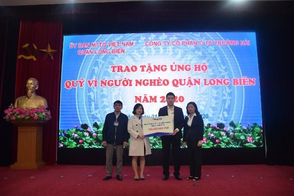 Ủy ban MTTQ Việt Nam quận Long Biên tiếp nhận ủng hộ  Quỹ “Vì người nghèo”