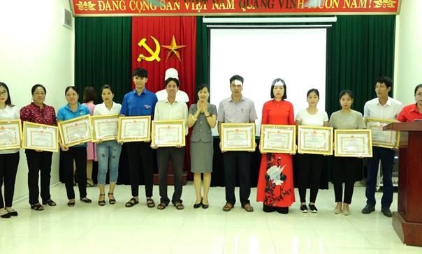 Huyện Thanh Oai khen thưởng các tập thể, cá nhân có thành tích trong công tác vận động, hiến máu tình nguyện