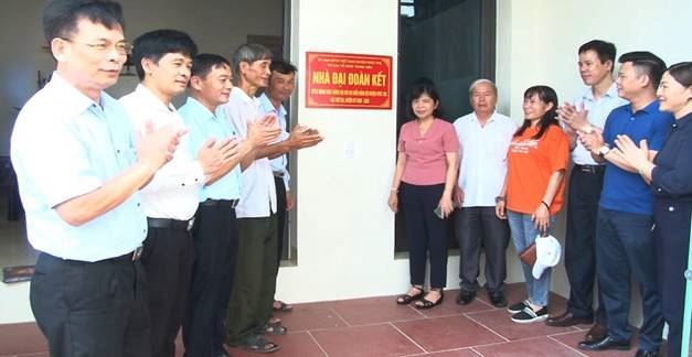 Ủy ban MTTQ Việt Nam huyện Phúc Thọ khánh thành nhà Đại đoàn kết chào mừng Đại hội Đảng bộ huyện 