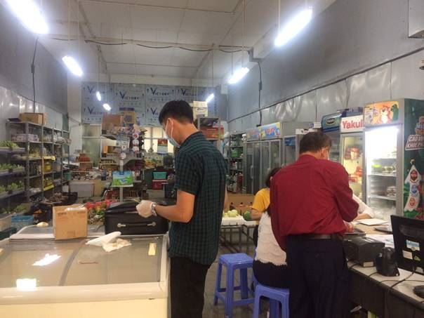 Ủy ban MTTQ Việt Nam quận Thanh Xuân giám sát việc chấp hành pháp luật về an toàn thực phẩm trên địa bàn quận năm 2020.