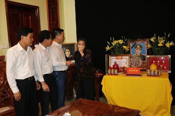 Ủy ban MTTQ Việt Nam TP Hà Nội thăm và hỗ trợ gia đình liệt sỹ hy sinh lúc làm nhiệm vụ tại thủy điện Rào Trăng 3