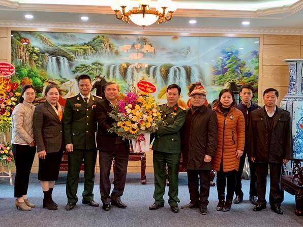 Quận Hoàng Mai chúc mừng nhân dịp kỷ niệm 76 năm Ngày thành lập Quân đội nhân dân Việt Nam