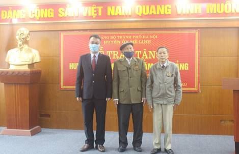 Huyện ủy Mê Linh trao Huy hiệu Đảng đợt 3/2/2021