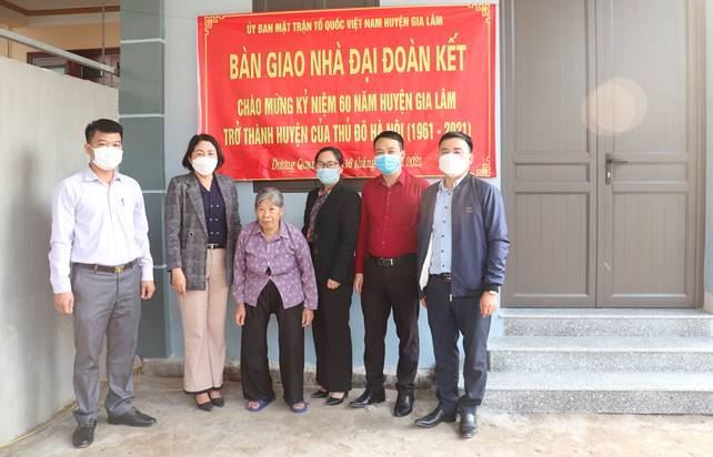 Ủy ban MTTQ Việt Nam huyện Gia Lâm bàn giao 02 Nhà Đại đoàn kết 