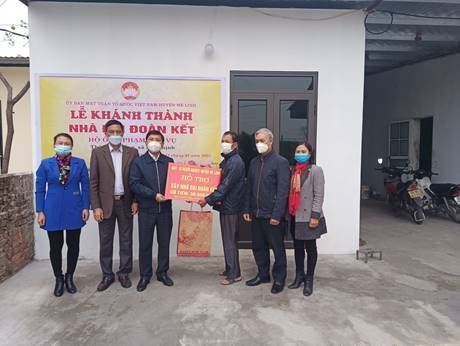 Khánh thành nhà Đại đoàn kết cho hộ cận nghèo tại xã Đại Thịnh, huyện Mê Linh