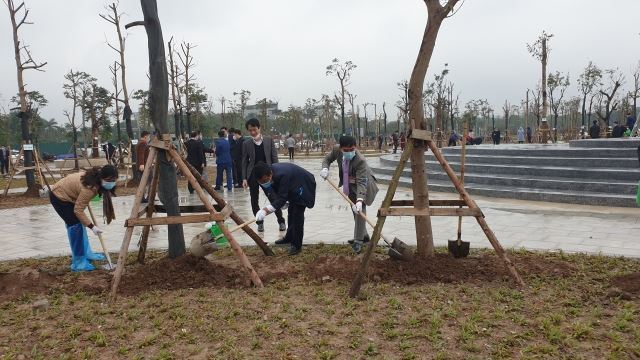 Quận Long Biên tổ chức Tết trồng cây xuân Nhâm Dần 2022 “Đời đời nhớ ơn Bác Hồ”