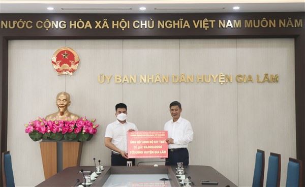 Gia Lâm tiếp nhận 1.000 bộ kít test nhanh phát hiện Covid-19 của Công ty CP Thiết bị y tế GOODLAND Việt nam