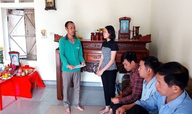 Ủy ban MTTQ Việt Nam huyện Ba Vì thăm hỏi, hỗ trợ 03 gia đình gặp tai nạn rủi ro đột xuất 