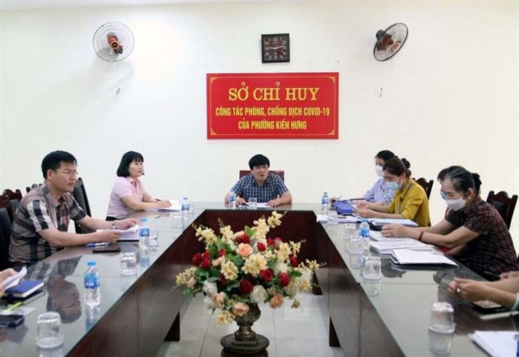 Hội đồng quản trị Ngân hàng chính sách xã hội quận Hà Đông kiểm tra công tác quản lý vốn tín dụng chính sách tại phường Kiến Hưng