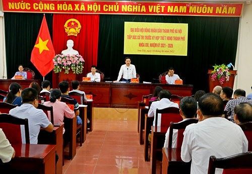 Đại biểu HĐND thành phố Hà Nội tiếp xúc với cử tri thị xã Sơn Tây trước kỳ họp thứ 7.
