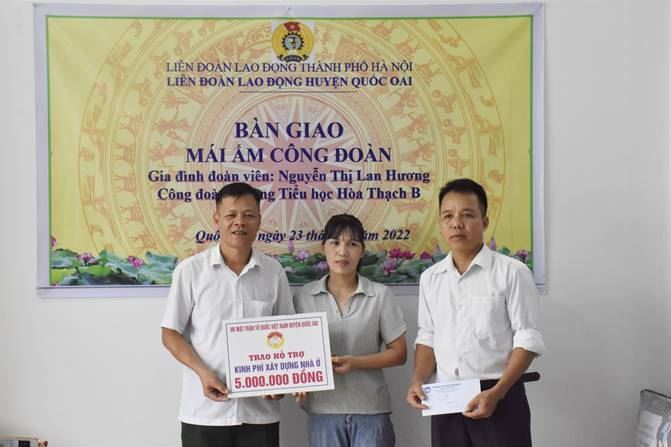 Ủy ban MTTQ Việt Nam huyện Quốc Oai hỗ trợ xây nhà“Mái ấm Công đoàn”