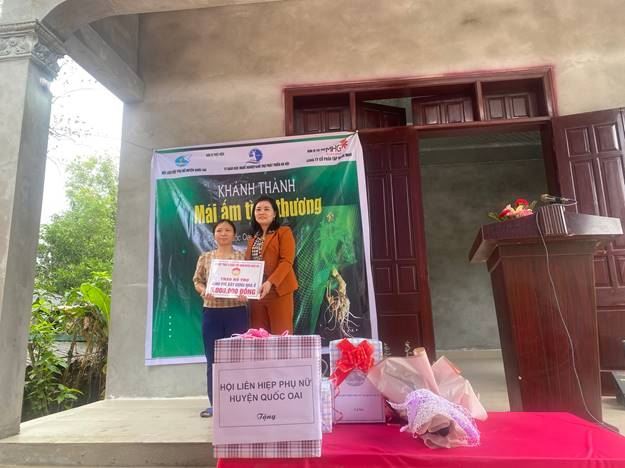 Ủy ban MTTQ Việt Nam huyện Quốc Oai hỗ trợ xây nhà “Mái ấm tình thương” cho hội viên phụ nữ