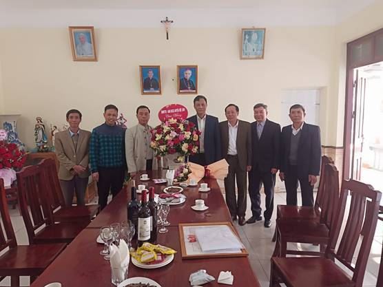 Huyện Mê Linh thăm và tặng quà đồng bào Công giáo nhân dịp Lễ Giáng sinh năm 2022