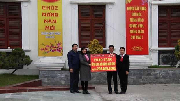 Ủy ban Mặt trận Tổ quốc Việt Nam huyện Thanh Oai phối hợp với Ngân hàng Agribank hỗ trợ hộ nghèo xây dựng nhà ở năm 2022