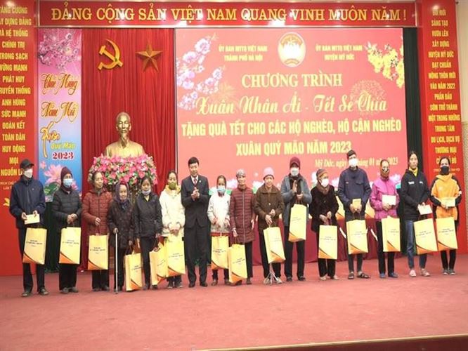 50 xuất quà của Uỷ ban Trung ương MTTQ Việt Nam được trao tận tay người nghèo trên địa bàn huyện Mỹ Đức