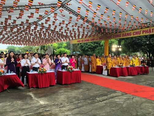 Lãnh đạo quận Long Biên chúc mừng Đại lễ Phật đản Phật lịch 2567 - Dương lịch 2023