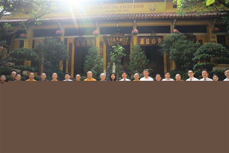 Bí thư Trung ương Đảng, Chủ tịch Ủy ban Trung ương MTTQ Việt Nam Đỗ Văn Chiến chúc mừng Đại lễ Phật đản năm 2023 tại Chùa Quán Sứ