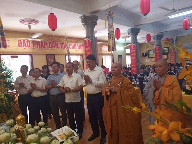 Lãnh đạo quận Thanh Xuân thăm, chúc mừng các chùa trên địa bàn quận nhân Đại lễ Phật đản 2023- Phật lịch 2567.