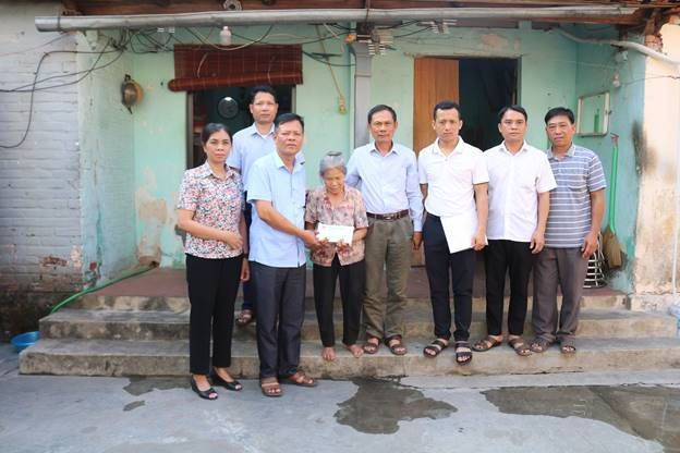 Ủy Ban Mặt trận Tổ quốc Việt Nam huyện Quốc Oai hỗ trợ hộ gia đình có hoàn cảnh khó khăn không may mắc bệnh hiểm nghèo