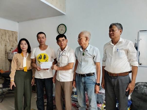 Ủy ban MTTQ Việt Nam quận Long Biên thăm hỏi, trợ cấp đột xuất gia đình có con bị đuối nước