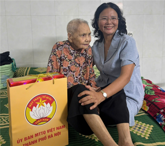 Lãnh đạo MTTQ Hà Nội thăm hỏi chức sắc tôn giáo là người có công, gia đình chính sách