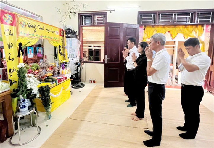 Lãnh đạo MTTQ thành phố Hà Nội chia buồn với gia đình bị thiệt mạng trong vụ lật tàu ở Quảng Ninh