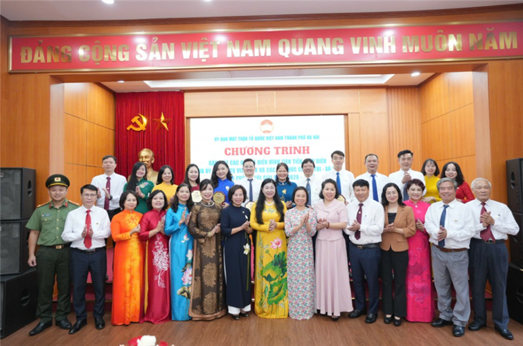 Mặt trận Hà Nội tôn vinh 80 gương điển hình tiên tiến, tiêu biểu