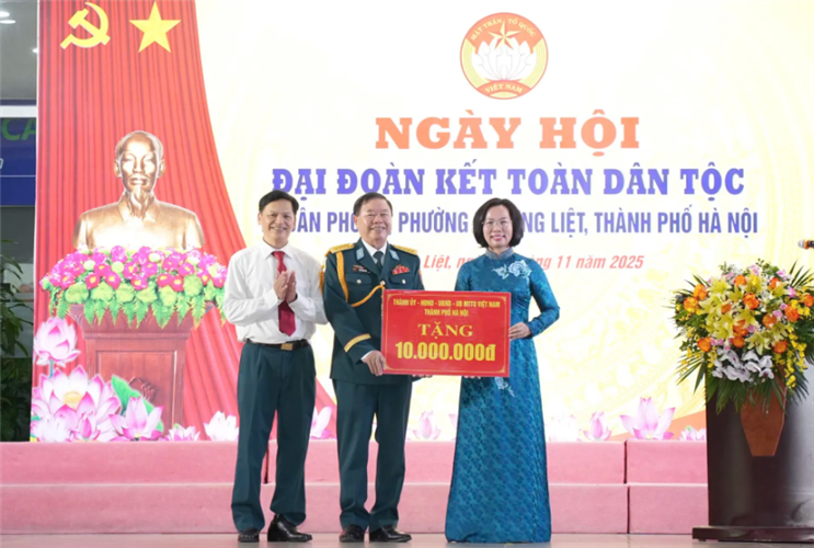 Chủ tịch Ủy ban MTTQ Việt Nam thành phố Hà Nội Bùi Huyền Mai dự Ngày hội đại đoàn kết tại phường Phương Liệt