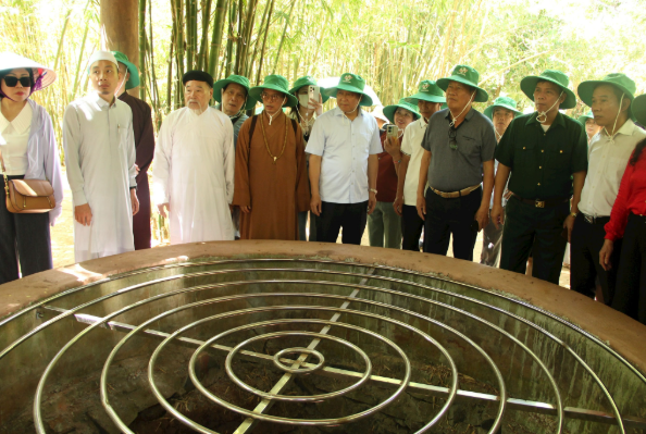 Đoàn đại biểu Thủ đô dâng hương, tri ân tại các địa chỉ đỏ ở Quảng Trị