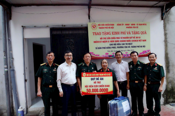 Trao kinh phí hỗ trợ cựu chiến binh sửa nhà dịp Quốc khánh 2-9